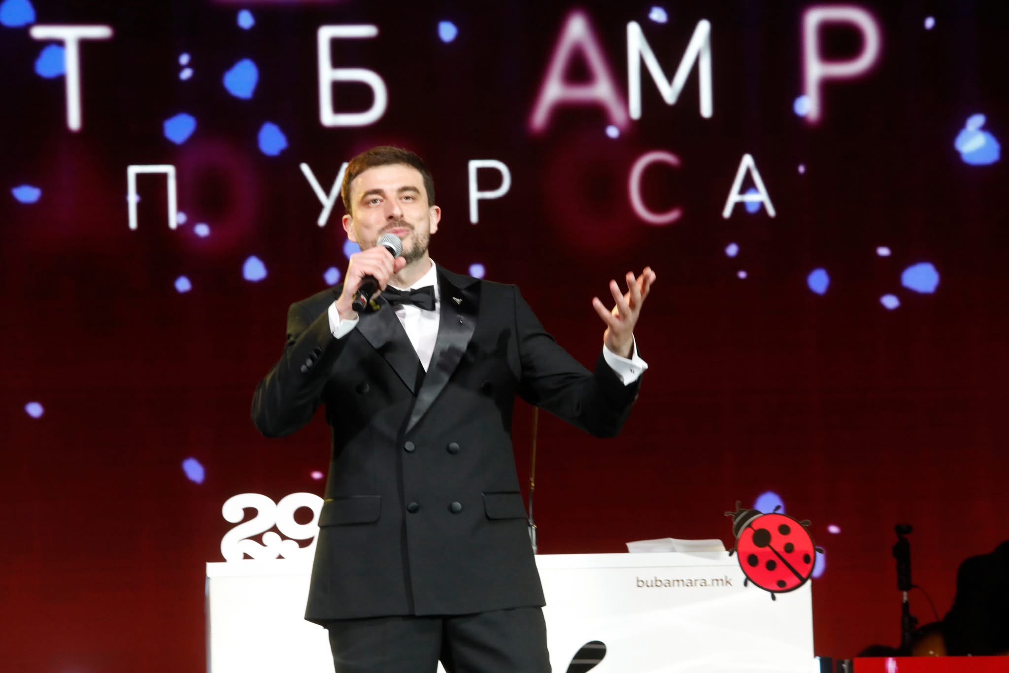 Зошто македонците не знаат да се облечат за настани!?