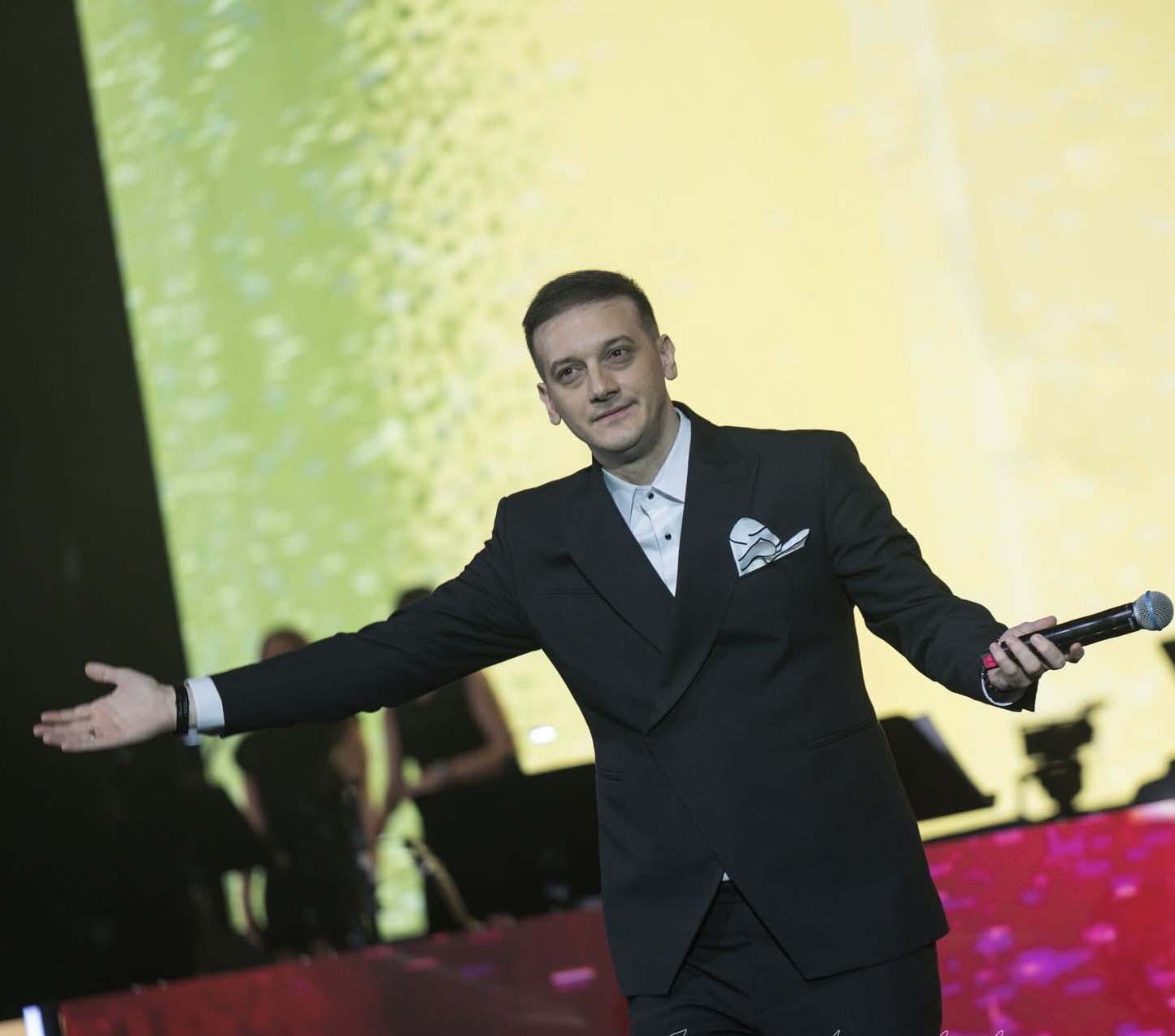 Зошто македонците не знаат да се облечат за настани!?