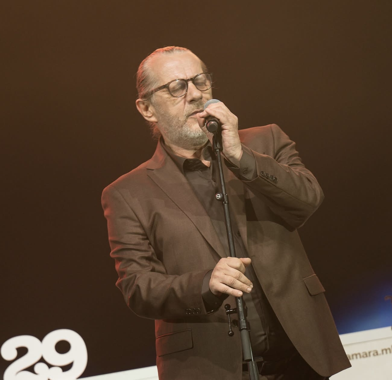 Зошто македонците не знаат да се облечат за настани!?