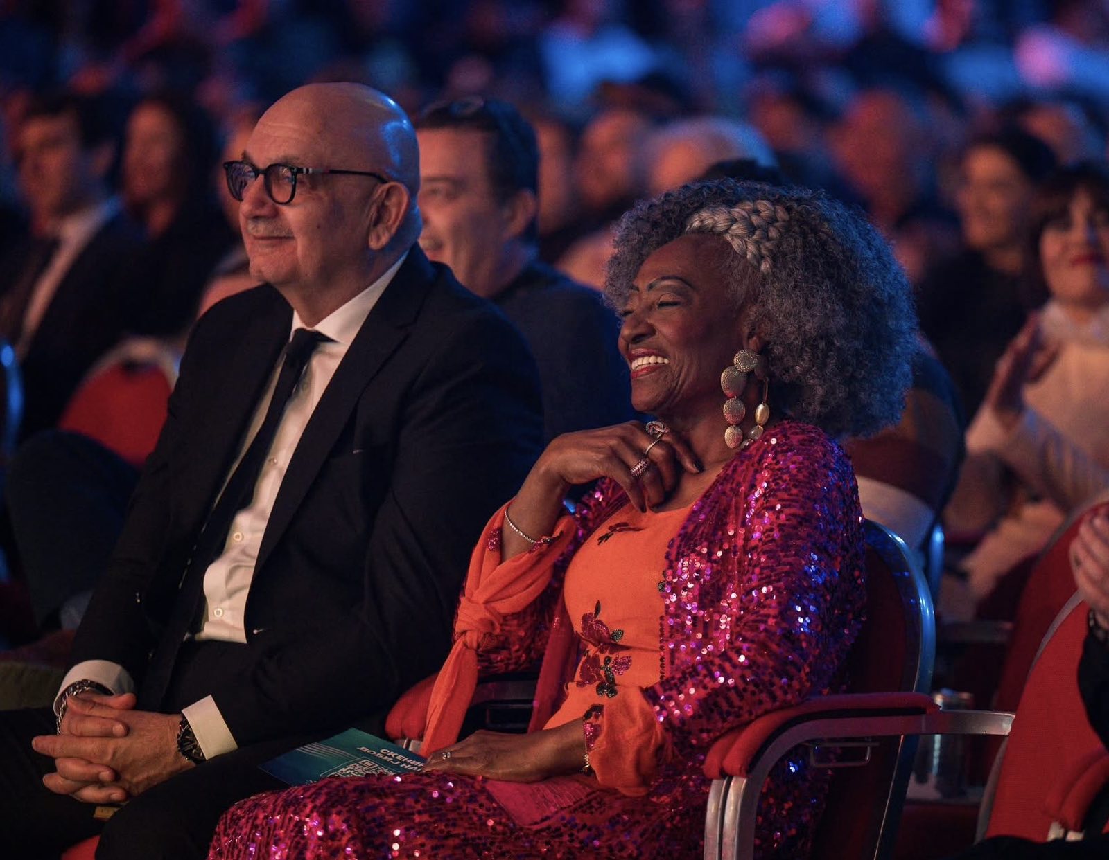 Зошто македонците не знаат да се облечат за настани!?